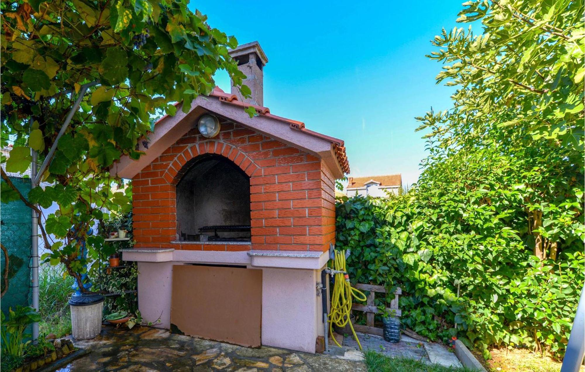 1 Bedroom Nice Apartment In Zadar Exterior photo